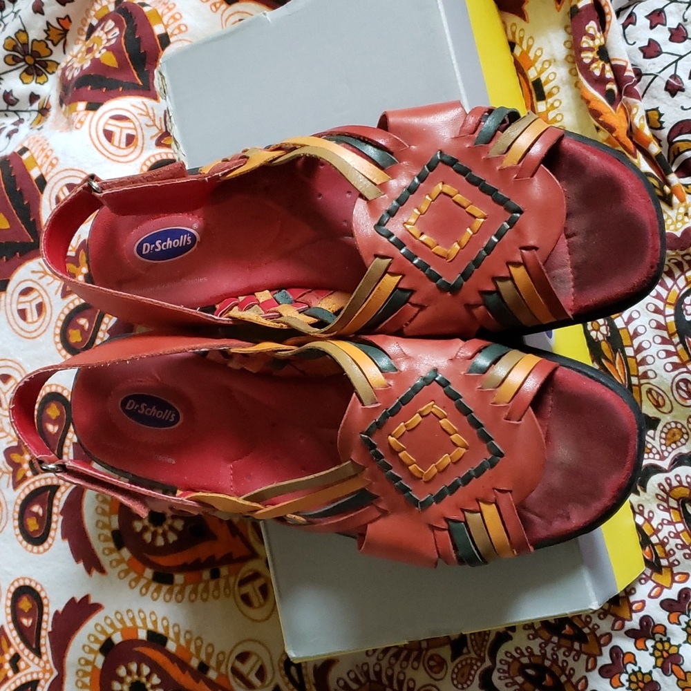 DR.SCHOLL'S "Aztec" Santa Fe sandals. Red/Multi SZ. 8.5 EUC. (BOX)